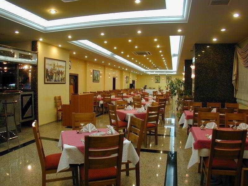 Kayhanbey Hotel Кушадасъ Екстериор снимка