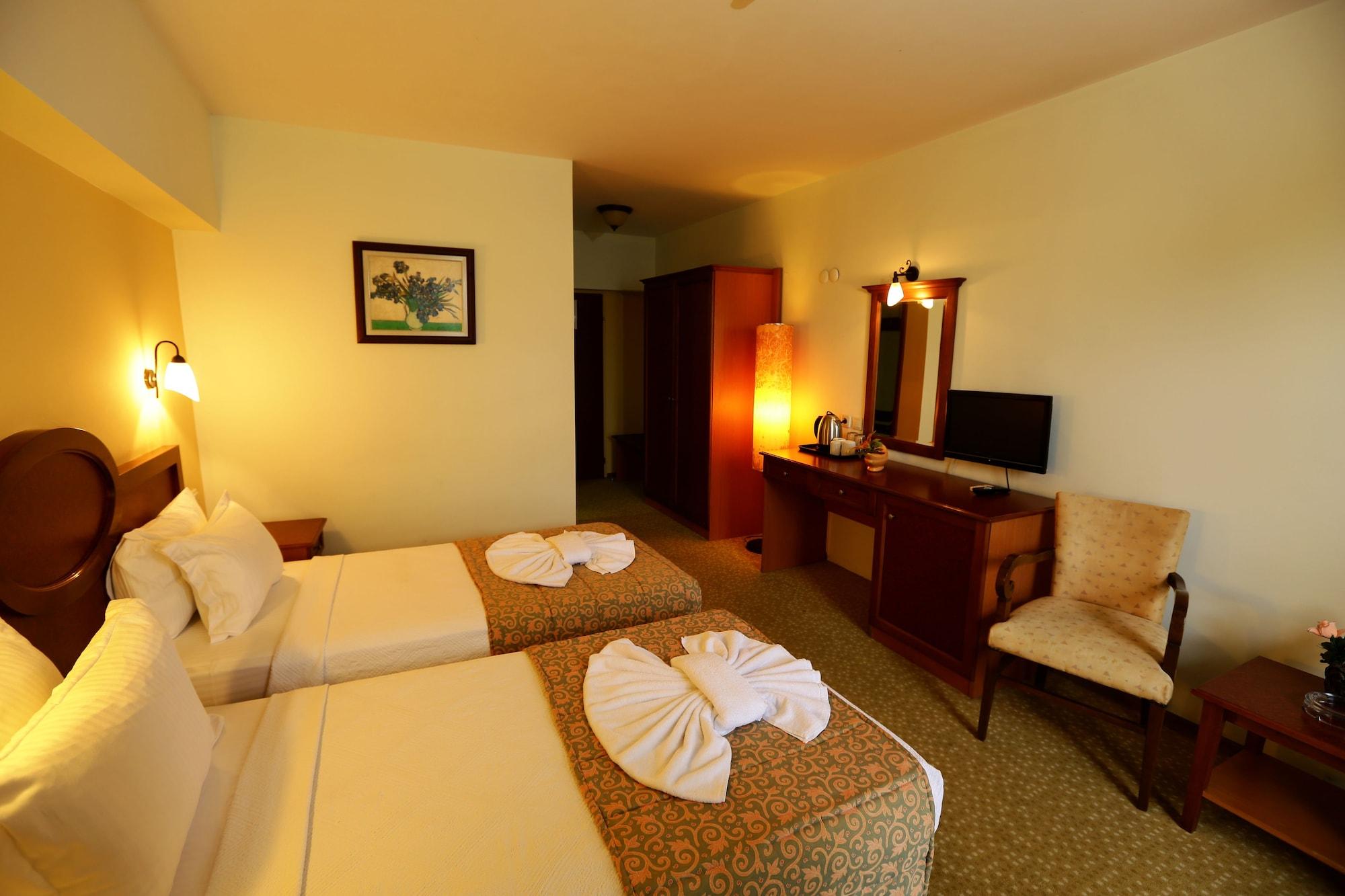 Kayhanbey Hotel Кушадасъ Екстериор снимка