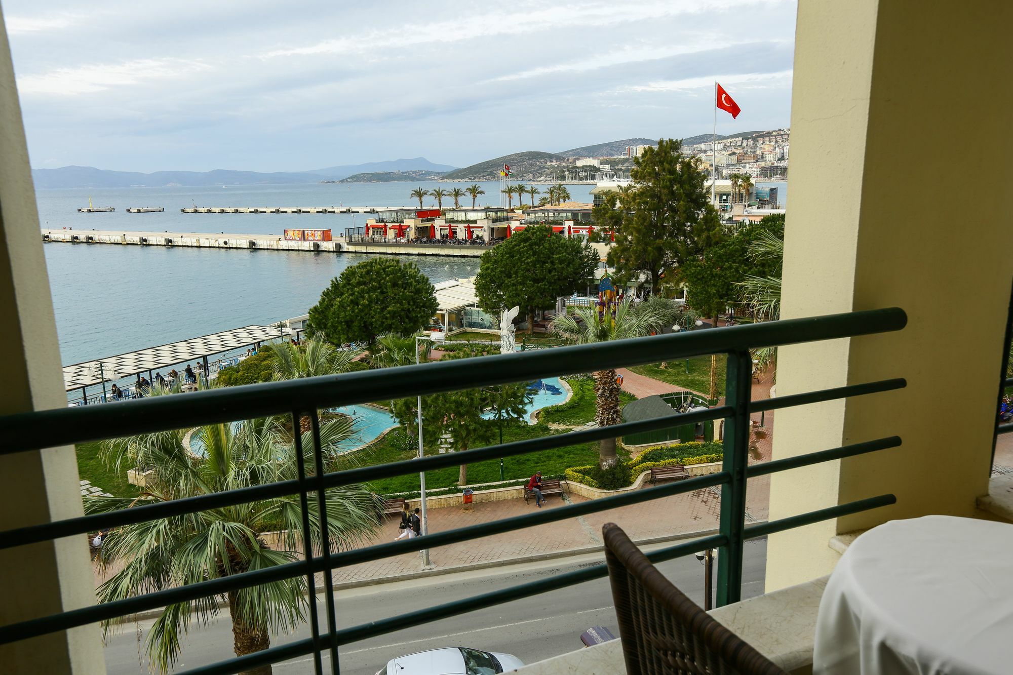 Kayhanbey Hotel Кушадасъ Екстериор снимка