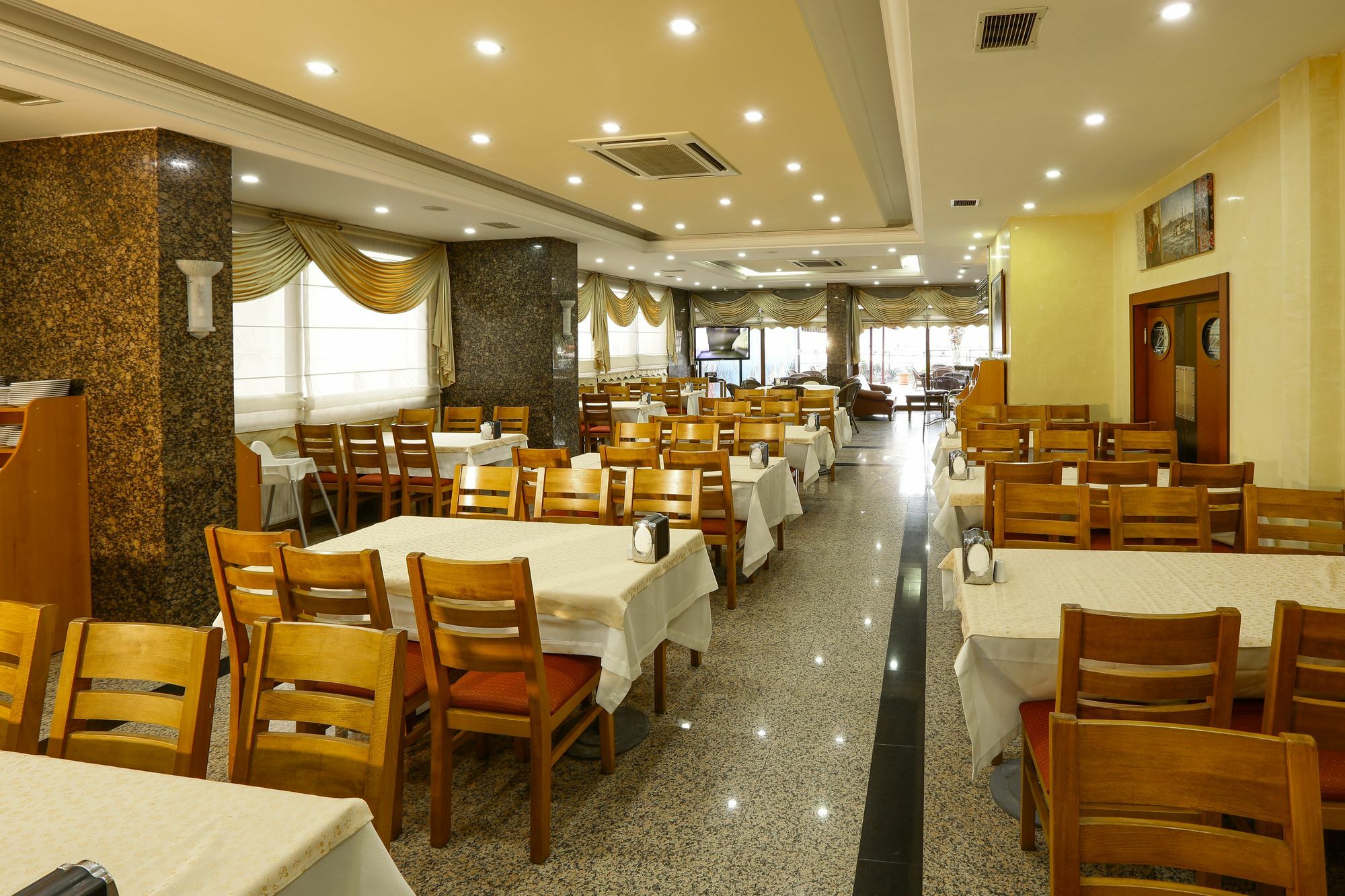 Kayhanbey Hotel Кушадасъ Екстериор снимка