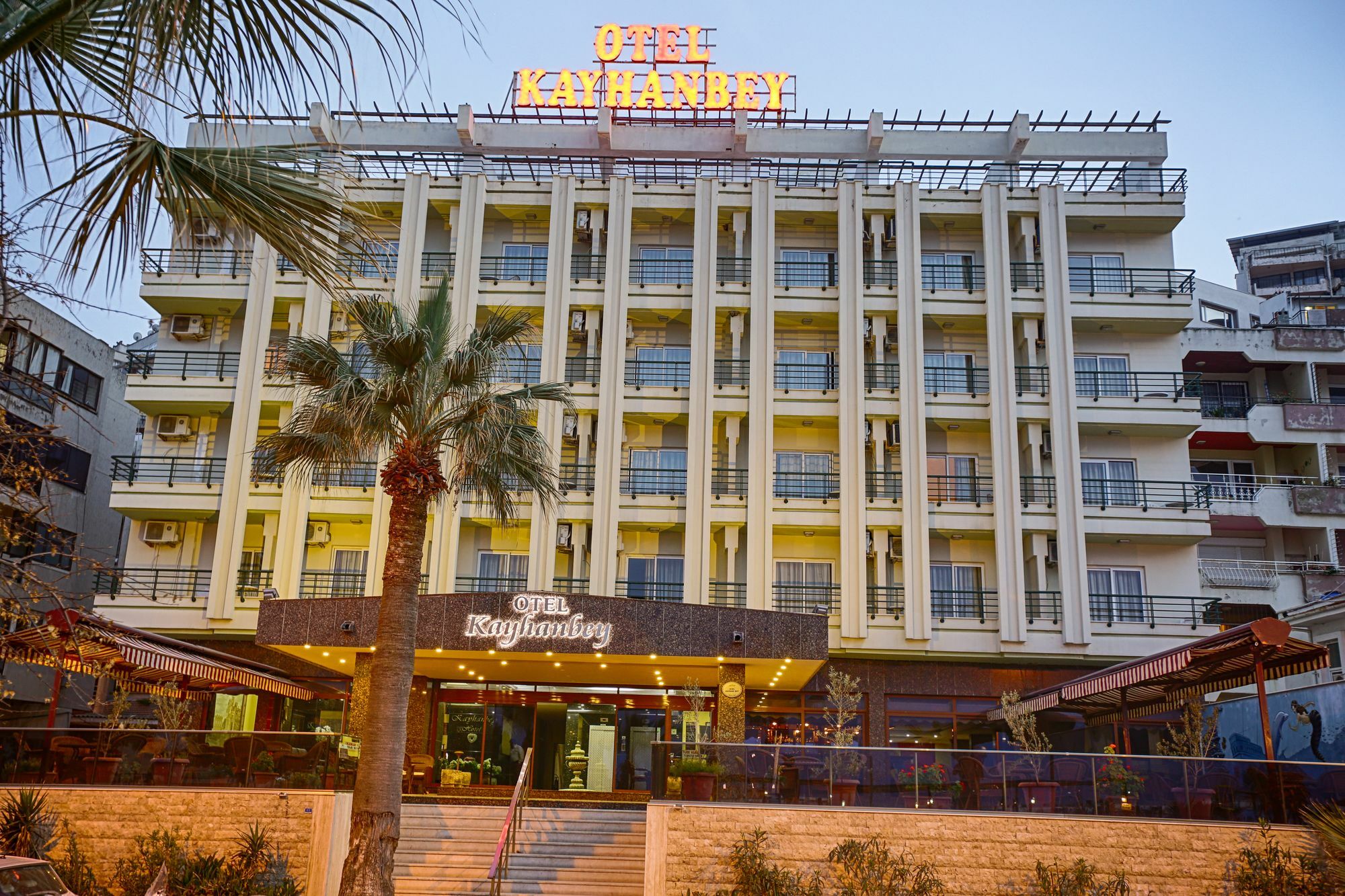 Kayhanbey Hotel Кушадасъ Екстериор снимка