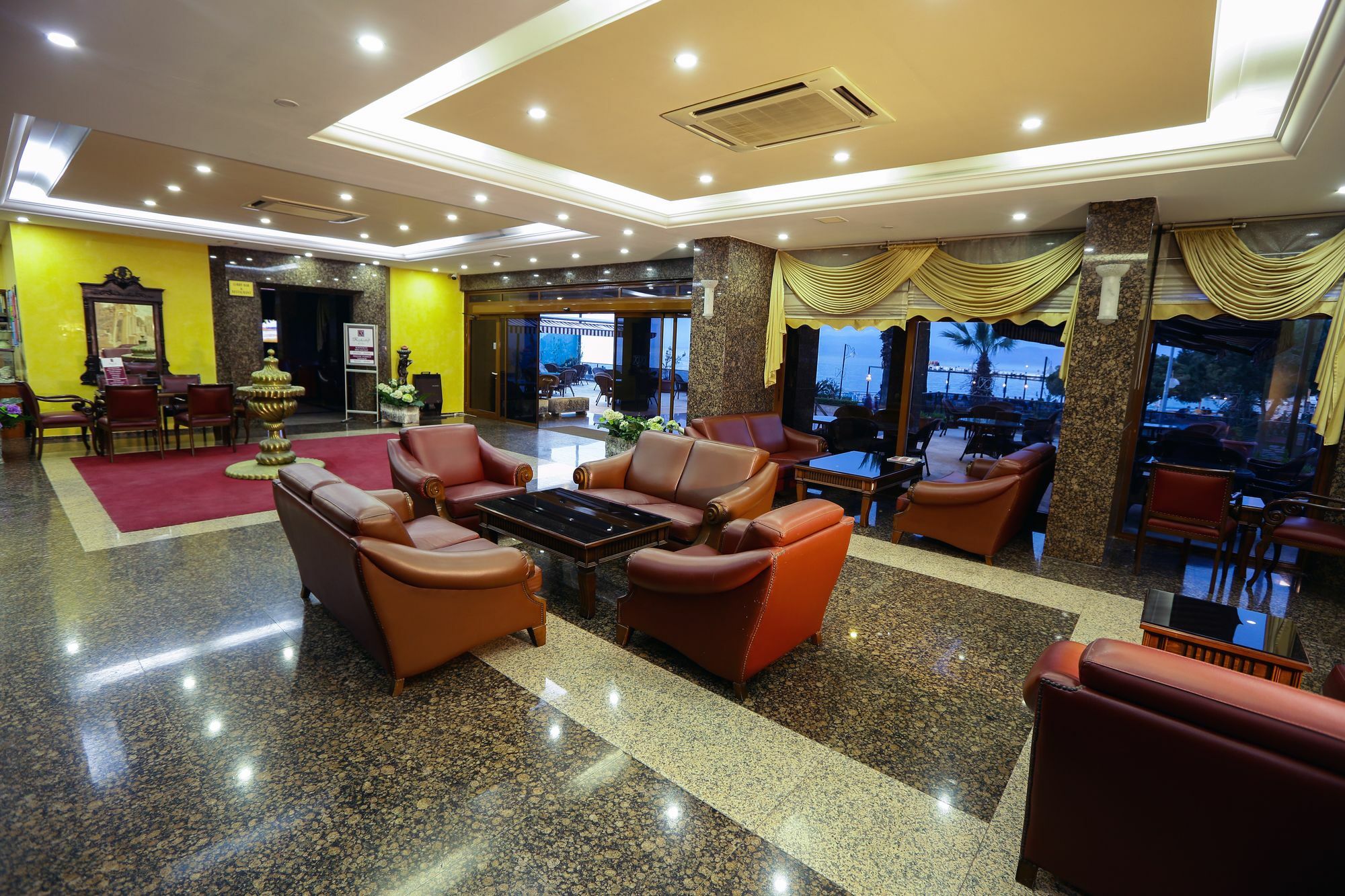 Kayhanbey Hotel Кушадасъ Екстериор снимка
